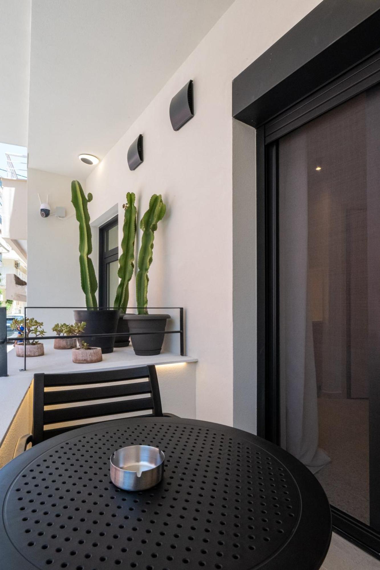 Asklipiou Cube - Kalamata Mediterranean Suites Экстерьер фото