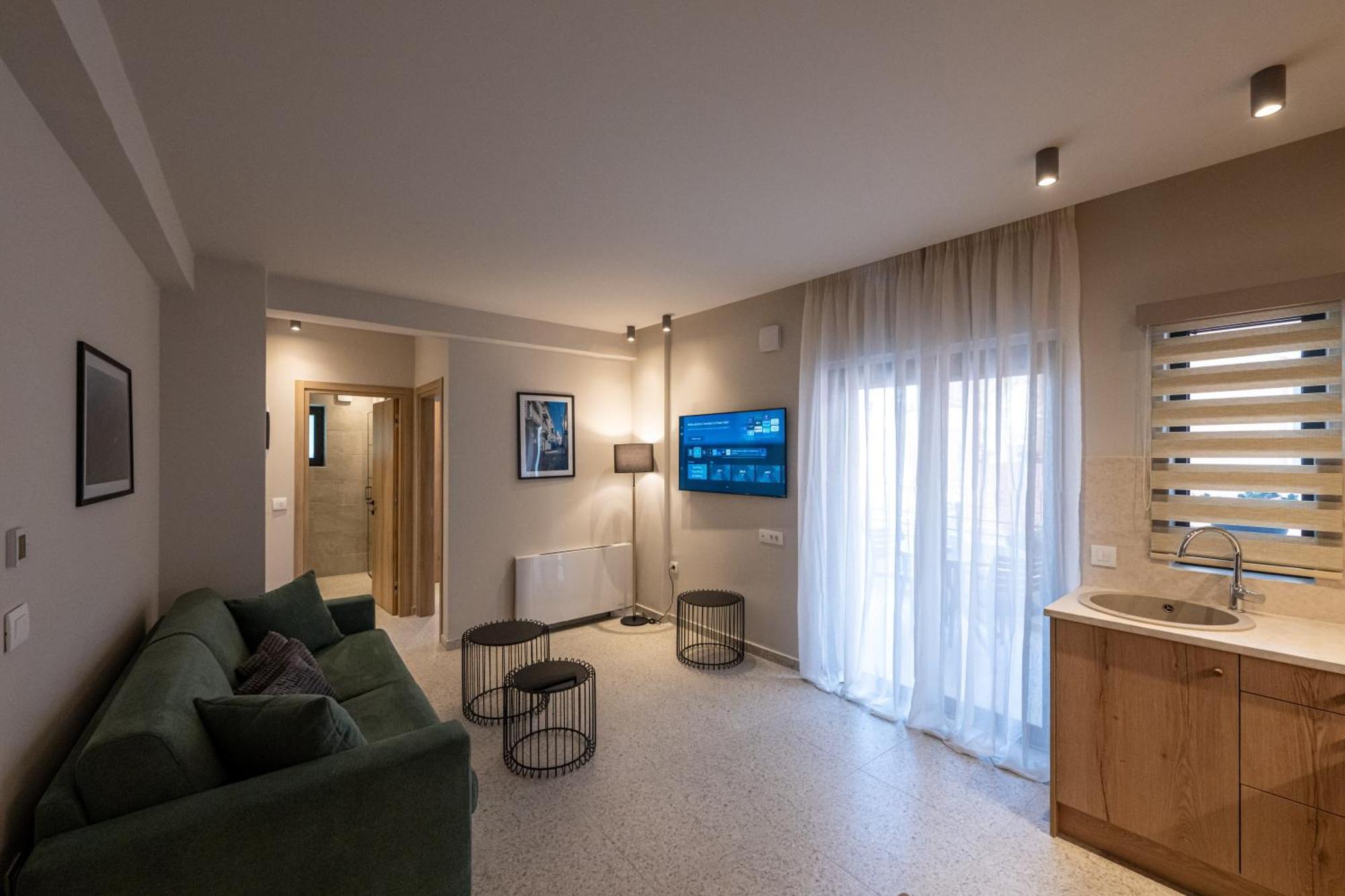 Asklipiou Cube - Kalamata Mediterranean Suites Экстерьер фото