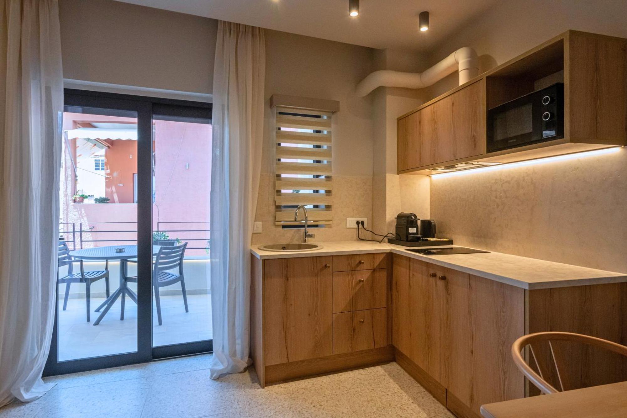 Asklipiou Cube - Kalamata Mediterranean Suites Экстерьер фото