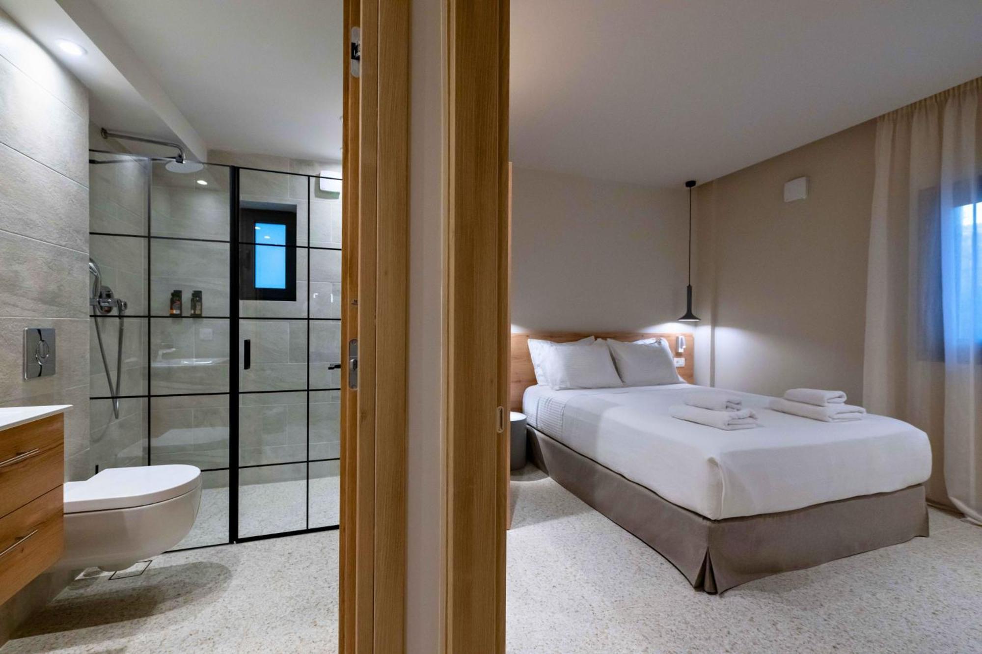 Asklipiou Cube - Kalamata Mediterranean Suites Экстерьер фото